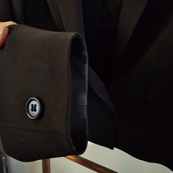 ๐20%OFF๐ Jacob Satin Cropped Tuxedo Style Blazer - Picture 7 of 10